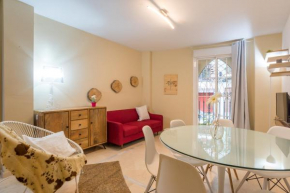 GR0-Quiet apartment, Private backyard, Walk to Old Town